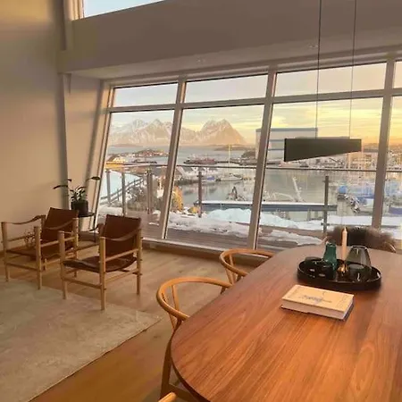 Leilighet Med Sjoutsikt Og Privat Takterrasse. Parkering Svolvær