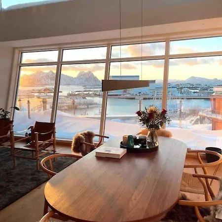 Apartment Leilighet Med Sjoutsikt Og Privat Takterrasse. Parkering Svolvaer