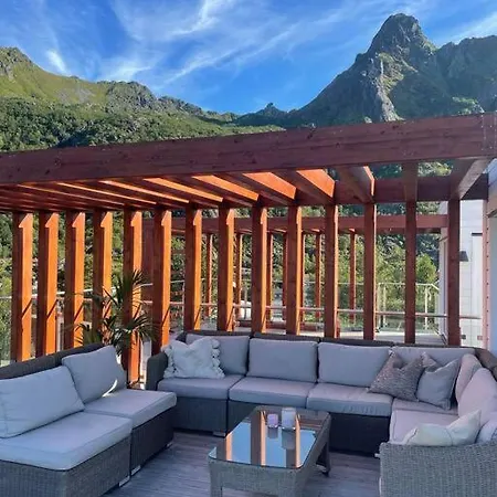 Apartment Leilighet Med Sjoutsikt Og Privat Takterrasse. Parkering Svolvaer