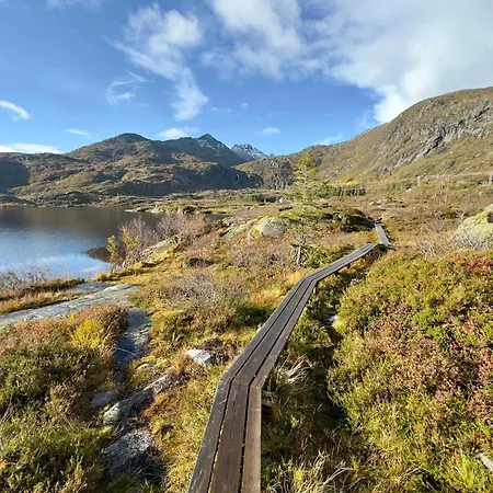 Leilighet Med Sjoutsikt Og Privat Takterrasse. Parkering Daire *