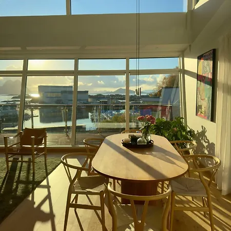 Leilighet Med Sjoutsikt Og Privat Takterrasse. Parkering * Svolvaer