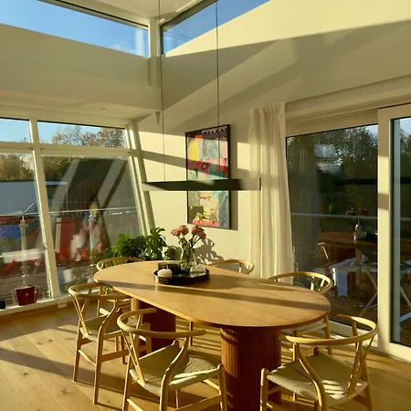 Leilighet Med Sjoutsikt Og Privat Takterrasse. Parkering