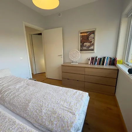 Leilighet Med Sjoutsikt Og Privat Takterrasse. Parkering *