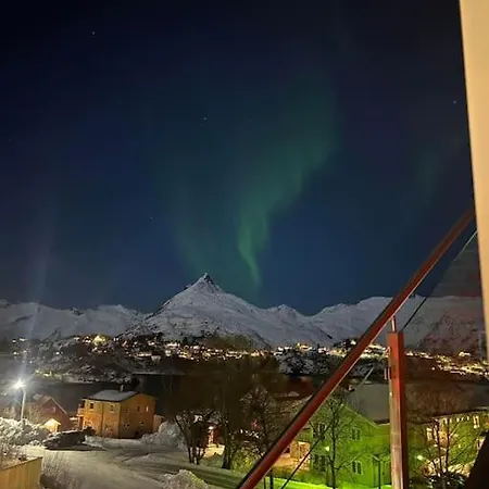 Leilighet Med Sjoutsikt Og Privat Takterrasse. Parkering Apartment *