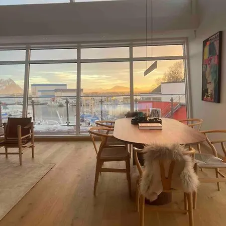Leilighet Med Sjoutsikt Og Privat Takterrasse. Parkering Svolvær
