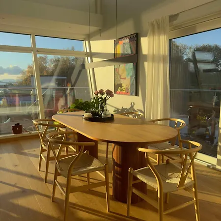 Apartment Leilighet Med Sjoutsikt Og Privat Takterrasse. Parkering *