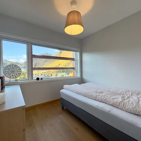 Leilighet Med Sjoutsikt Og Privat Takterrasse. Parkering * Svolvær